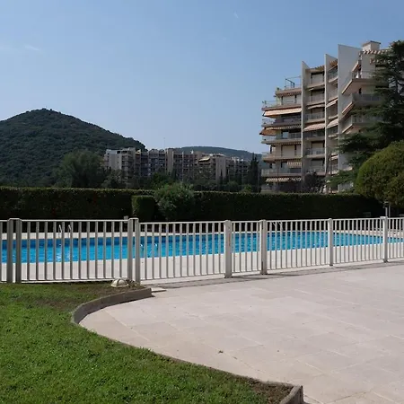 Piscine Golf Proche 4 Personnes * Mandelieu