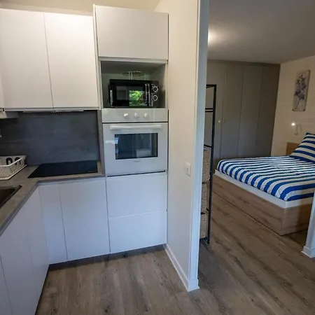 Piscine Golf Proche 4 Personnes Apartman *